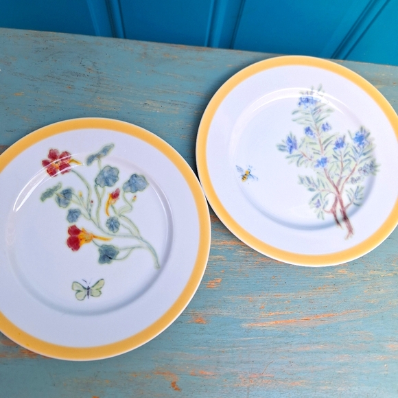 2 Salad Plates Flowering Herbs Williams Sonoma Butterfly Bumblebee Honey Bee Set - Picture 2 of 15